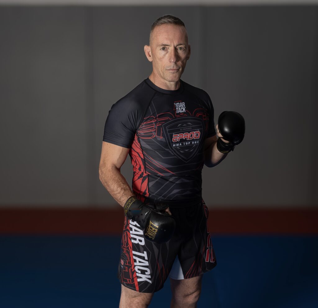 Coach EPROD supervisant un entraînement MMA à Poitiers
