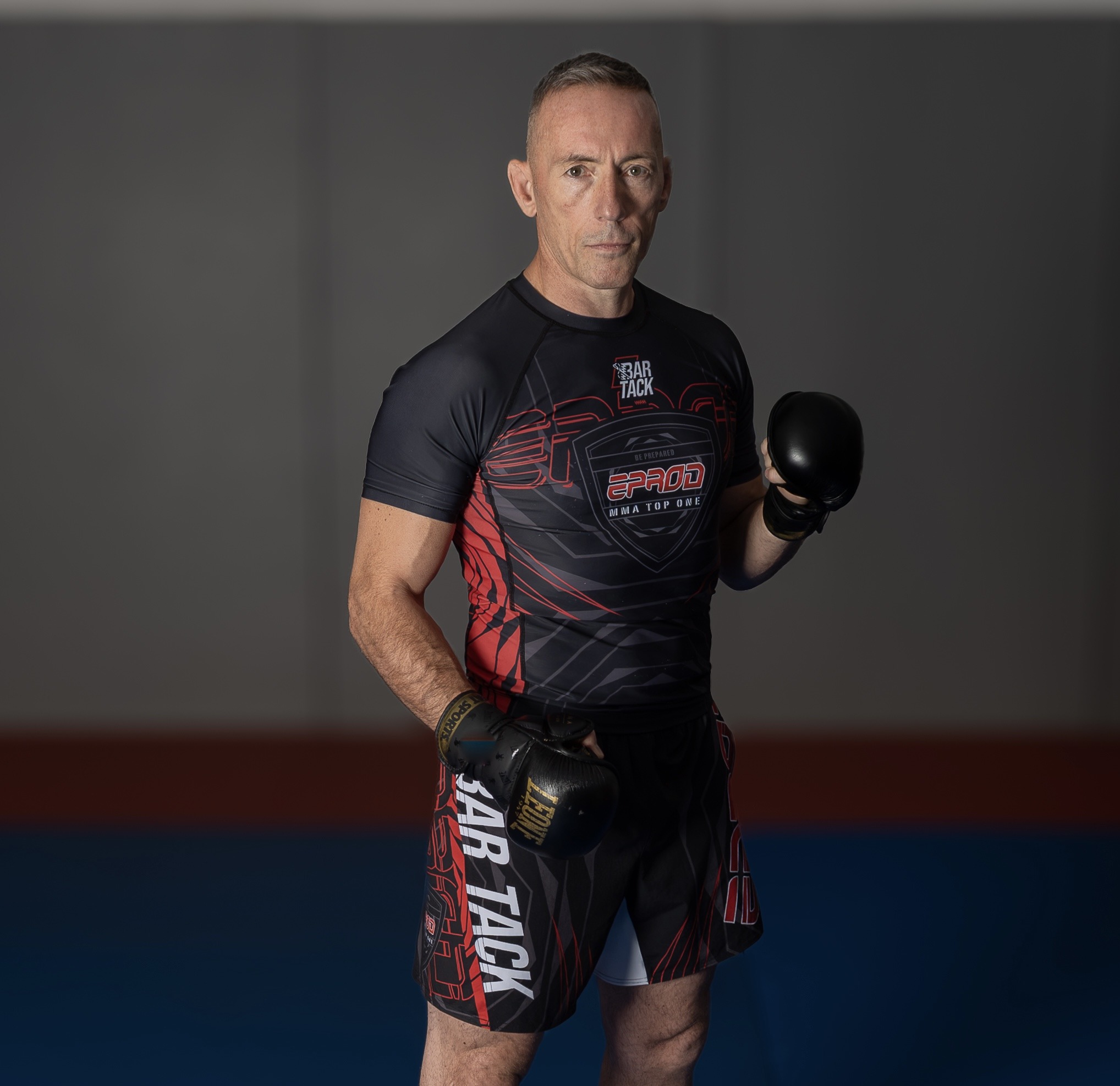 Coach EPROD supervisant un entraînement MMA à Poitiers